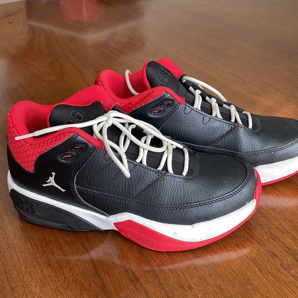 Jordan Max Aura 3 Size 6 Youth